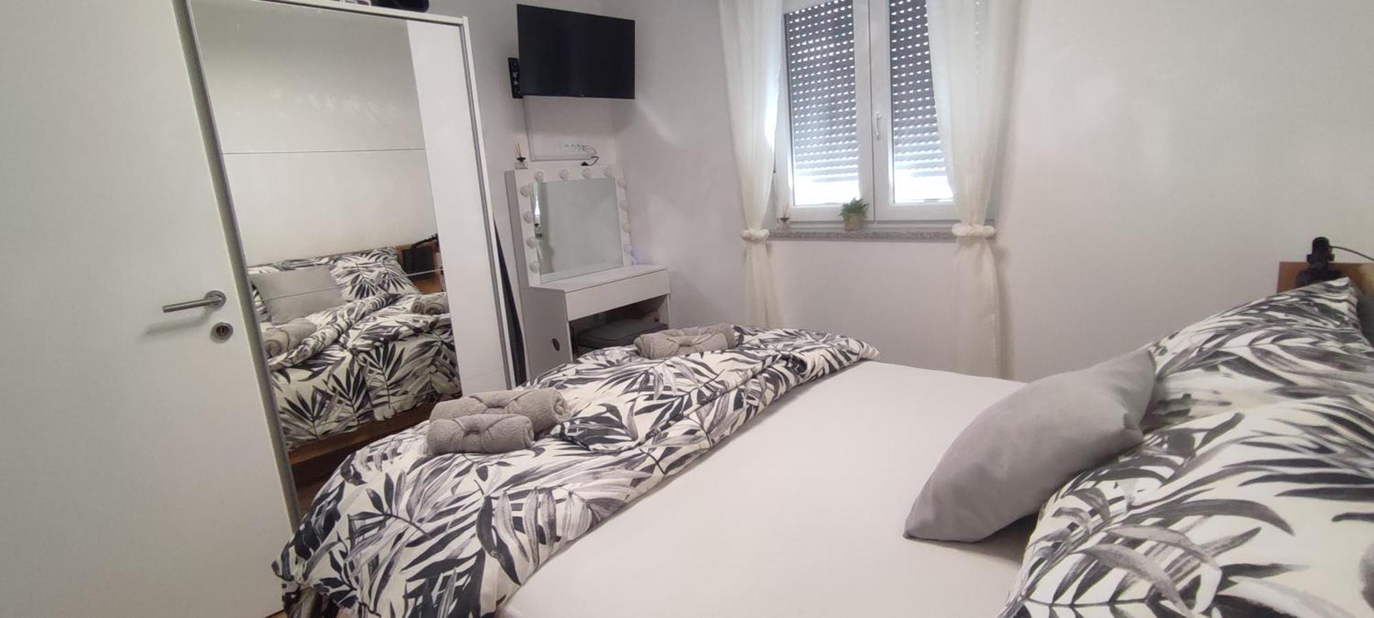 Apartma Sunny Oasis - High Ground Floor With Sunny Terrace & Private Garden!! *