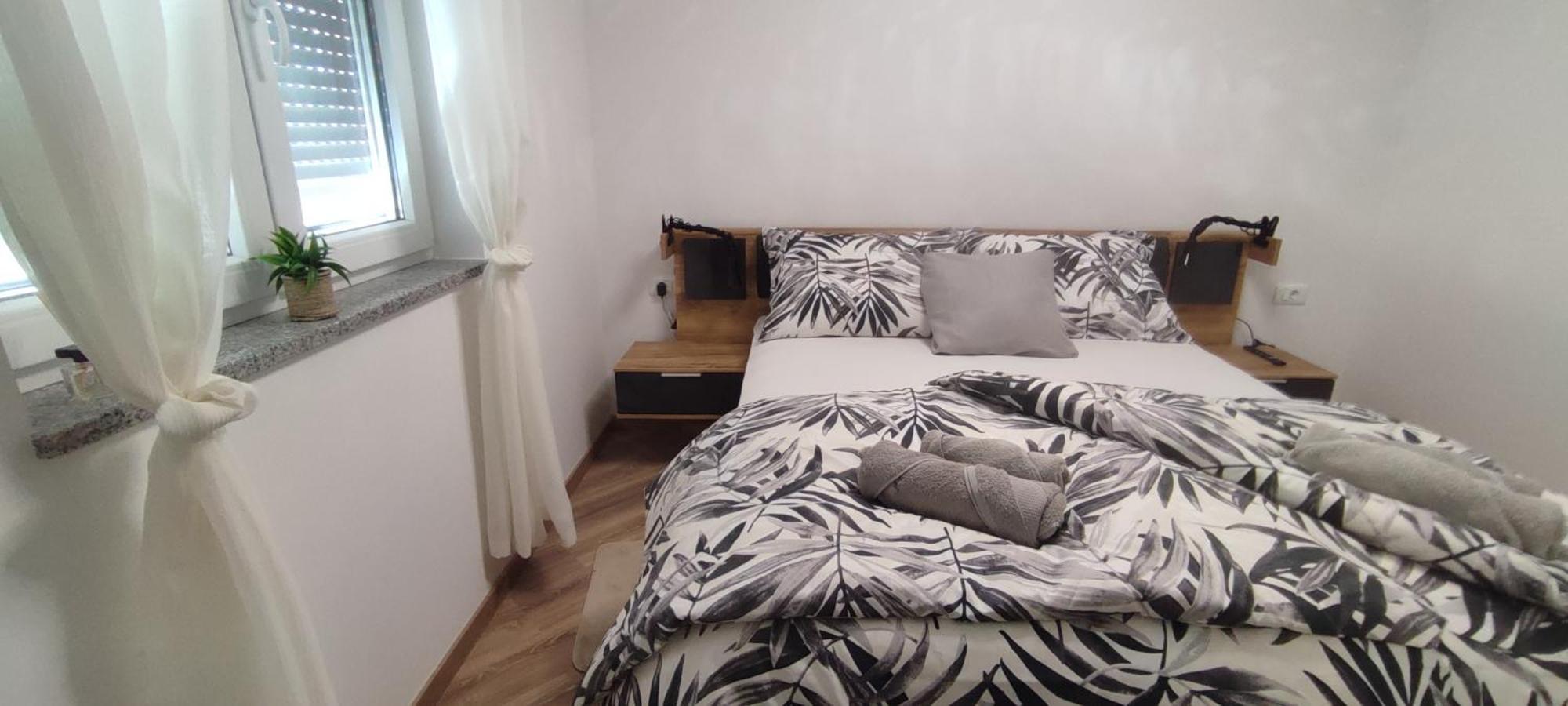 Apartma Sunny Oasis - High Ground Floor With Sunny Terrace & Private Garden!!