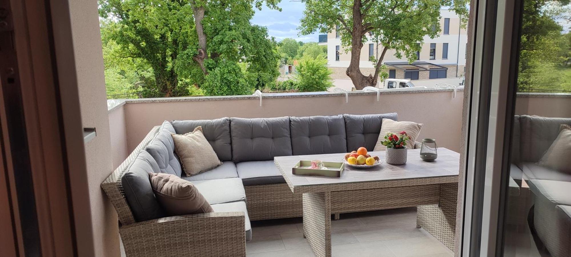 Apartma Sunny Oasis - High Ground Floor With Sunny Terrace & Private Garden!! *