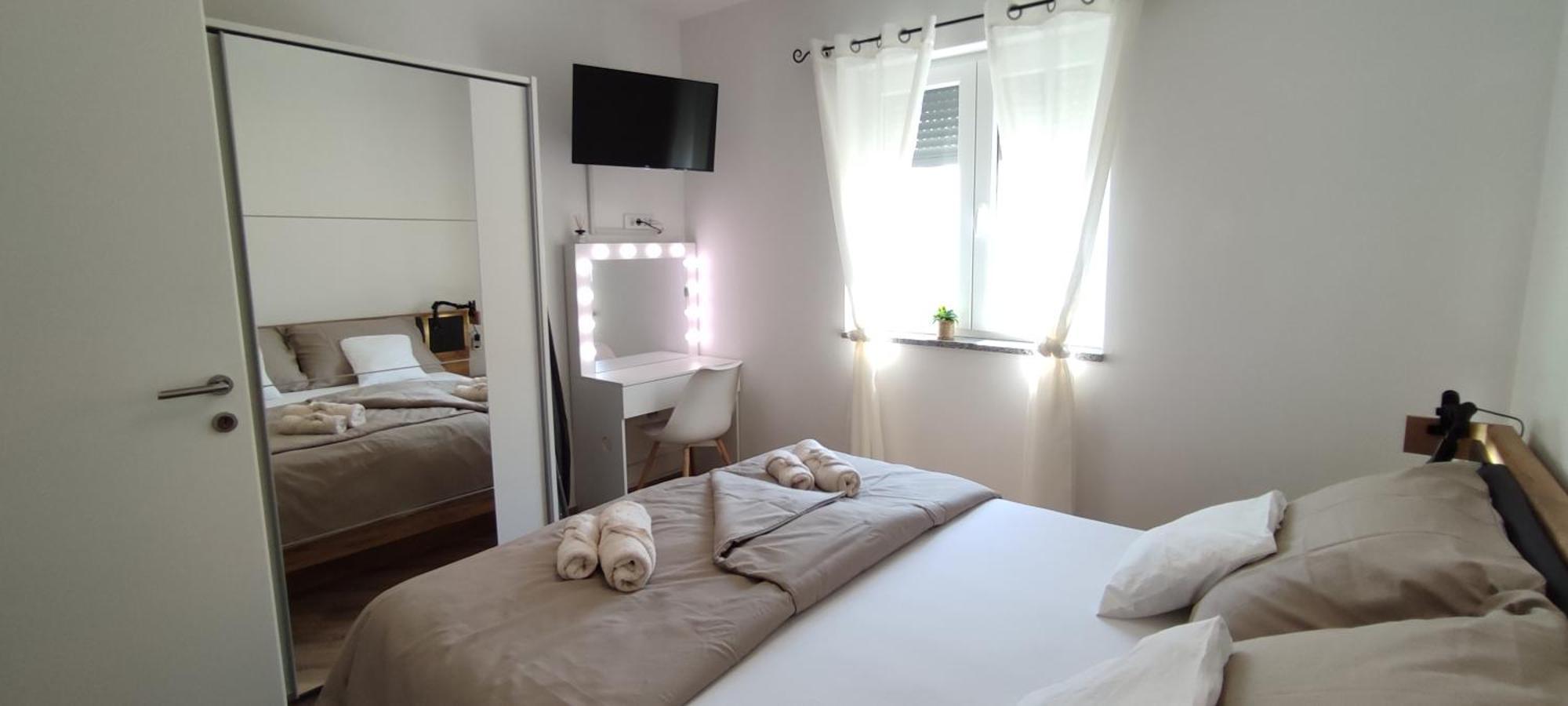 Apartma Sunny Oasis - High Ground Floor With Sunny Terrace & Private Garden!! *