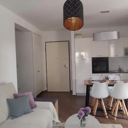 Sunny Oasis Apartment - High Ground Floor With Sunny Terrace & Private Garden!! Medulin Exterior foto
