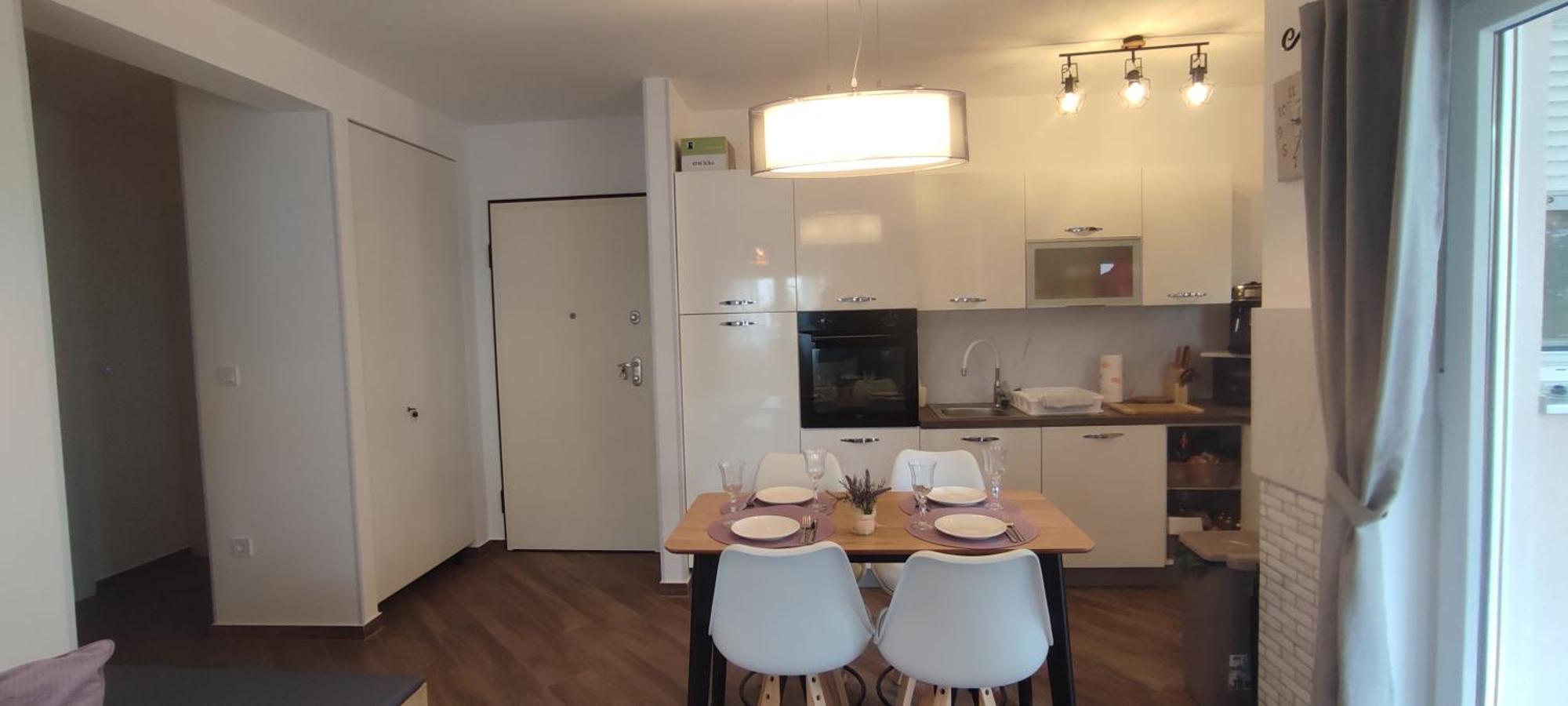Sunny Oasis - High Ground Floor With Sunny Terrace & Private Garden!! Apartman