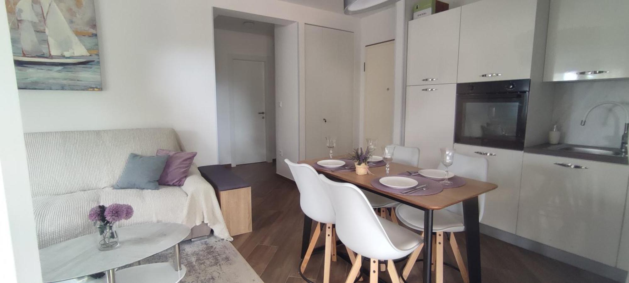 Sunny Oasis - High Ground Floor With Sunny Terrace & Private Garden!! * Medulin