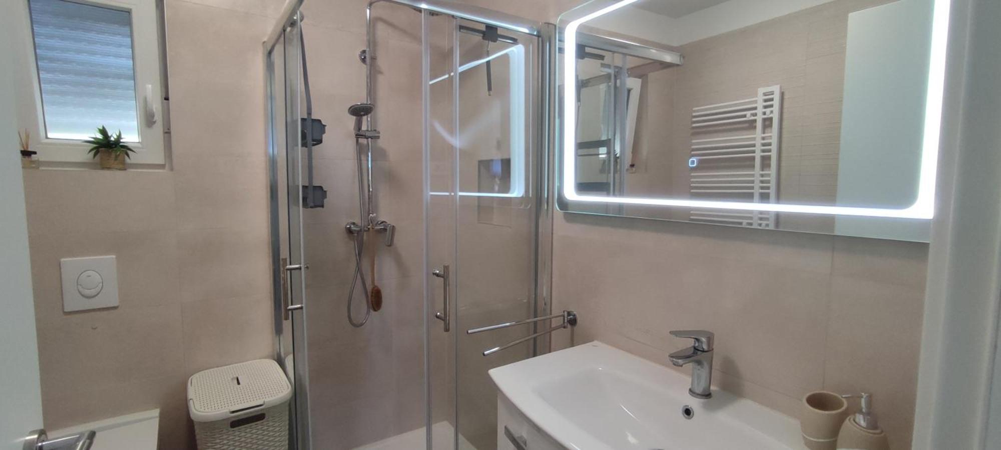 Sunny Oasis - High Ground Floor With Sunny Terrace & Private Garden!! Apartman *