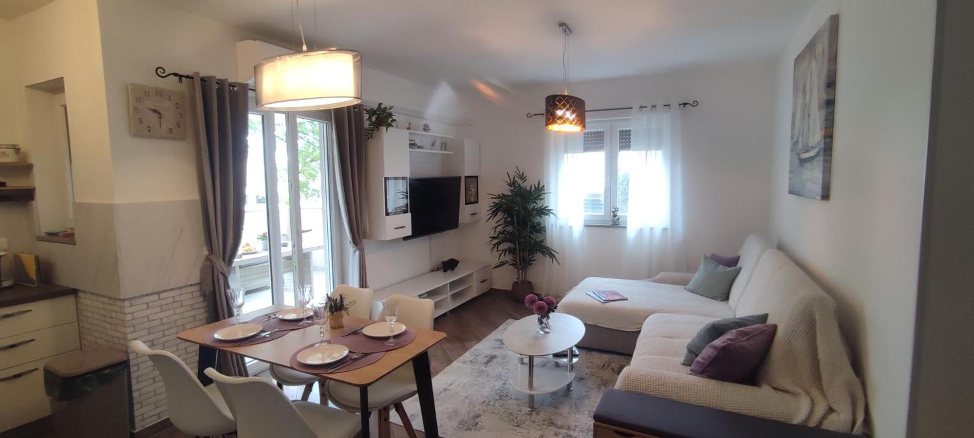 Apartman Sunny Oasis - High Ground Floor With Sunny Terrace & Private Garden!! *