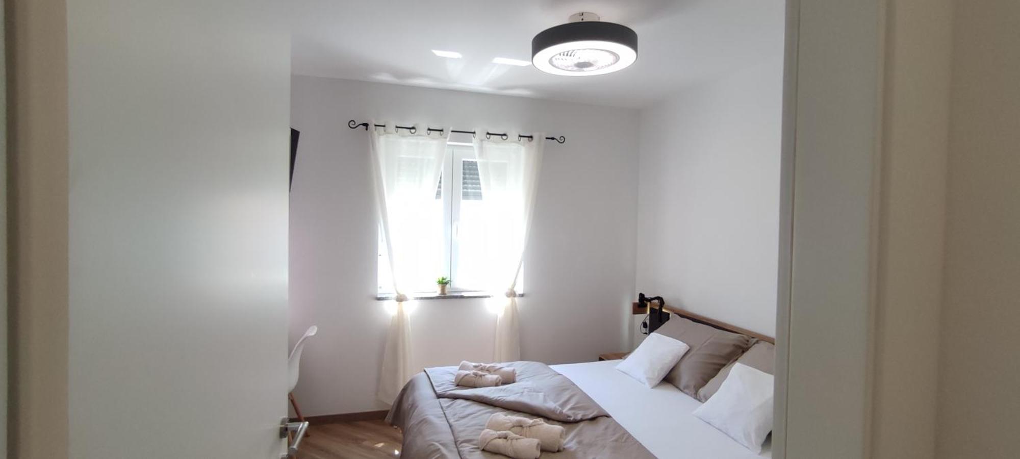 Sunny Oasis - High Ground Floor With Sunny Terrace & Private Garden!! Apartman