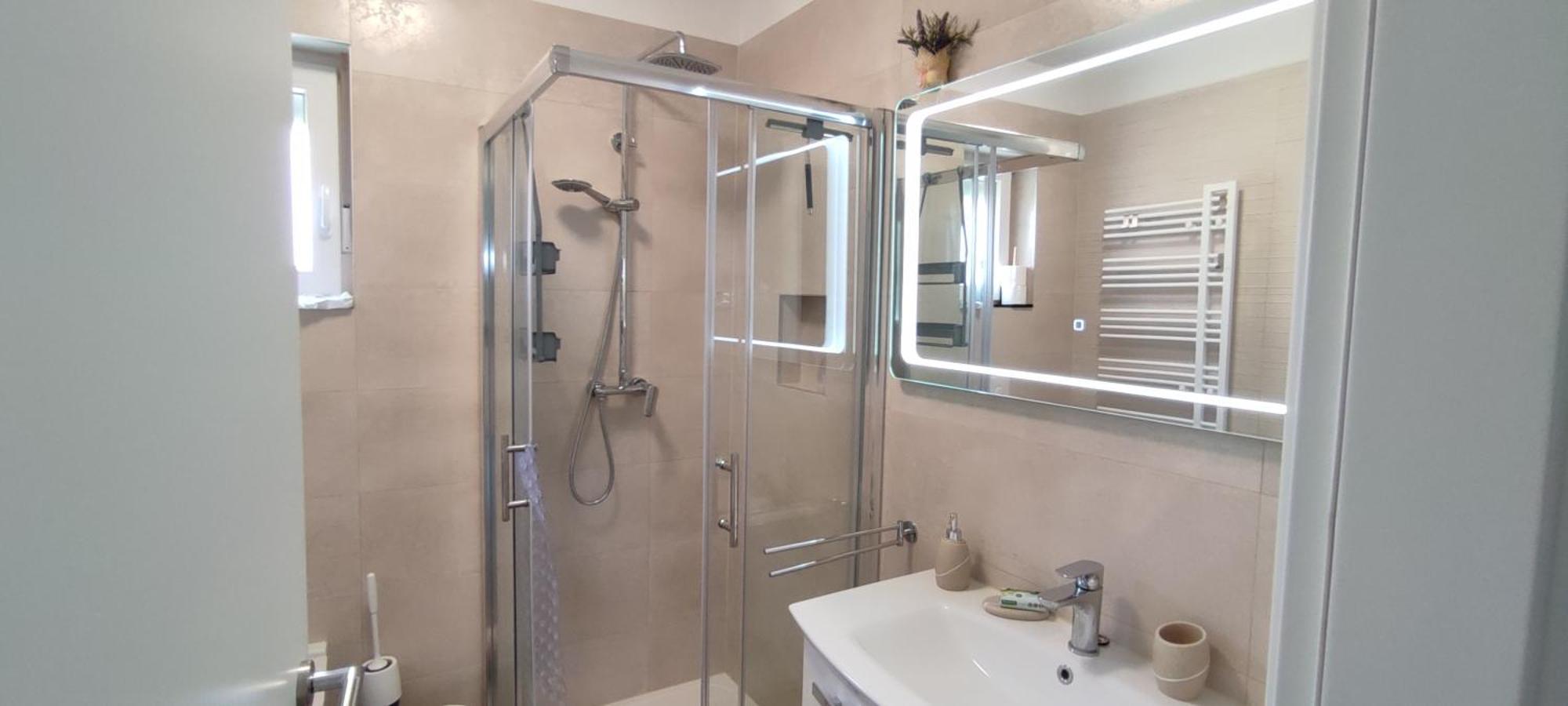 Sunny Oasis - High Ground Floor With Sunny Terrace & Private Garden!! Apartman Medulin