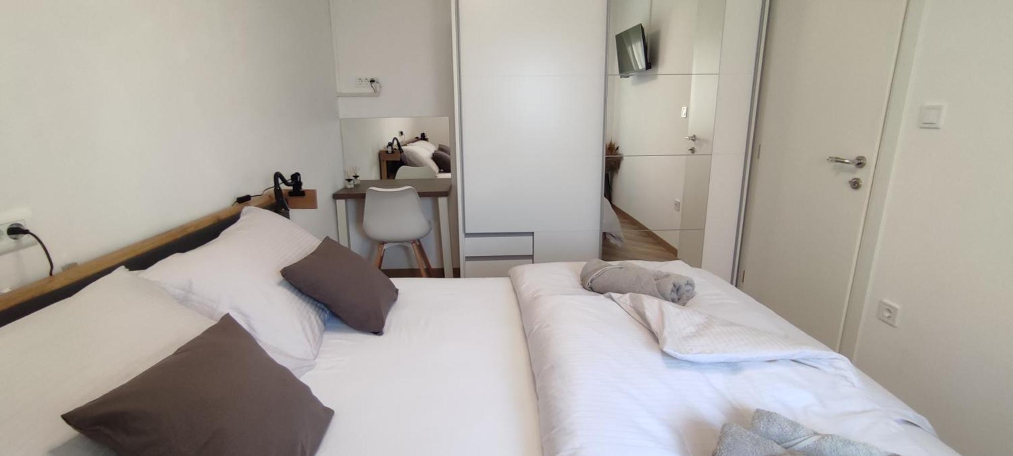 Sunny Oasis - High Ground Floor With Sunny Terrace & Private Garden!! Apartman *